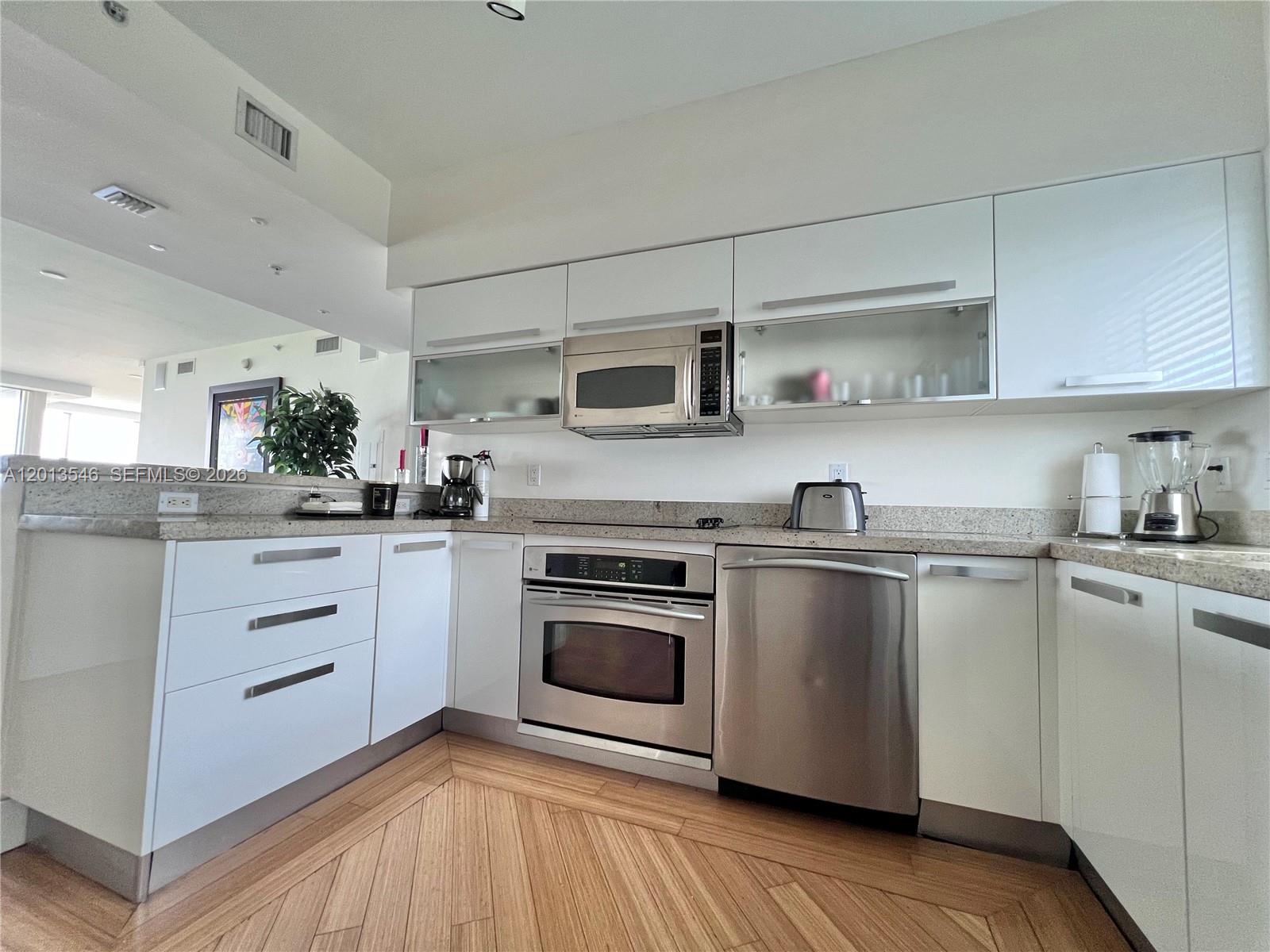 BLUE CONDO - Residential Lease