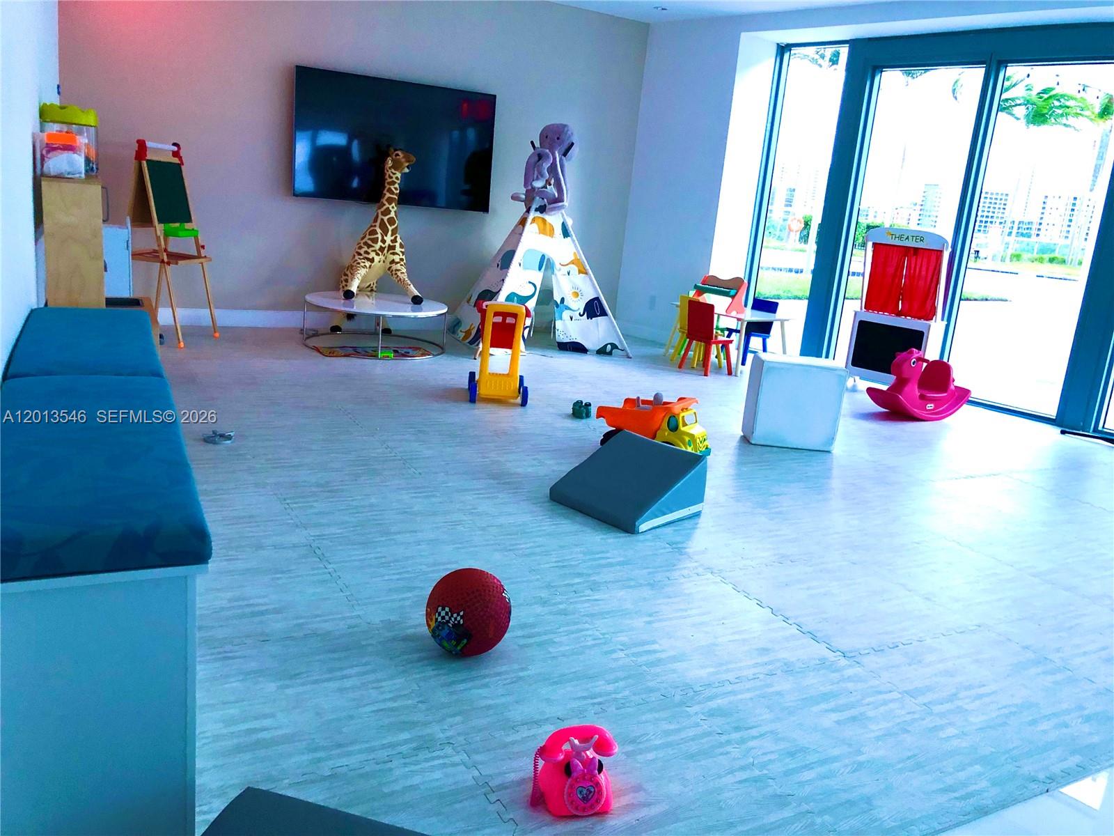 BLUE CONDO - Residential Lease
