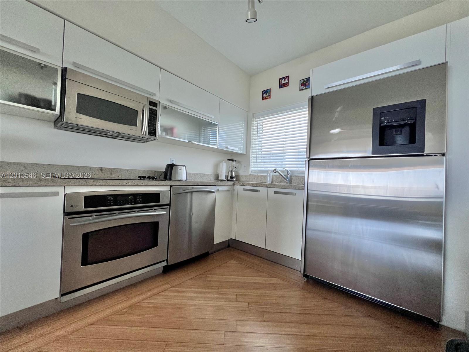 BLUE CONDO - Residential Lease