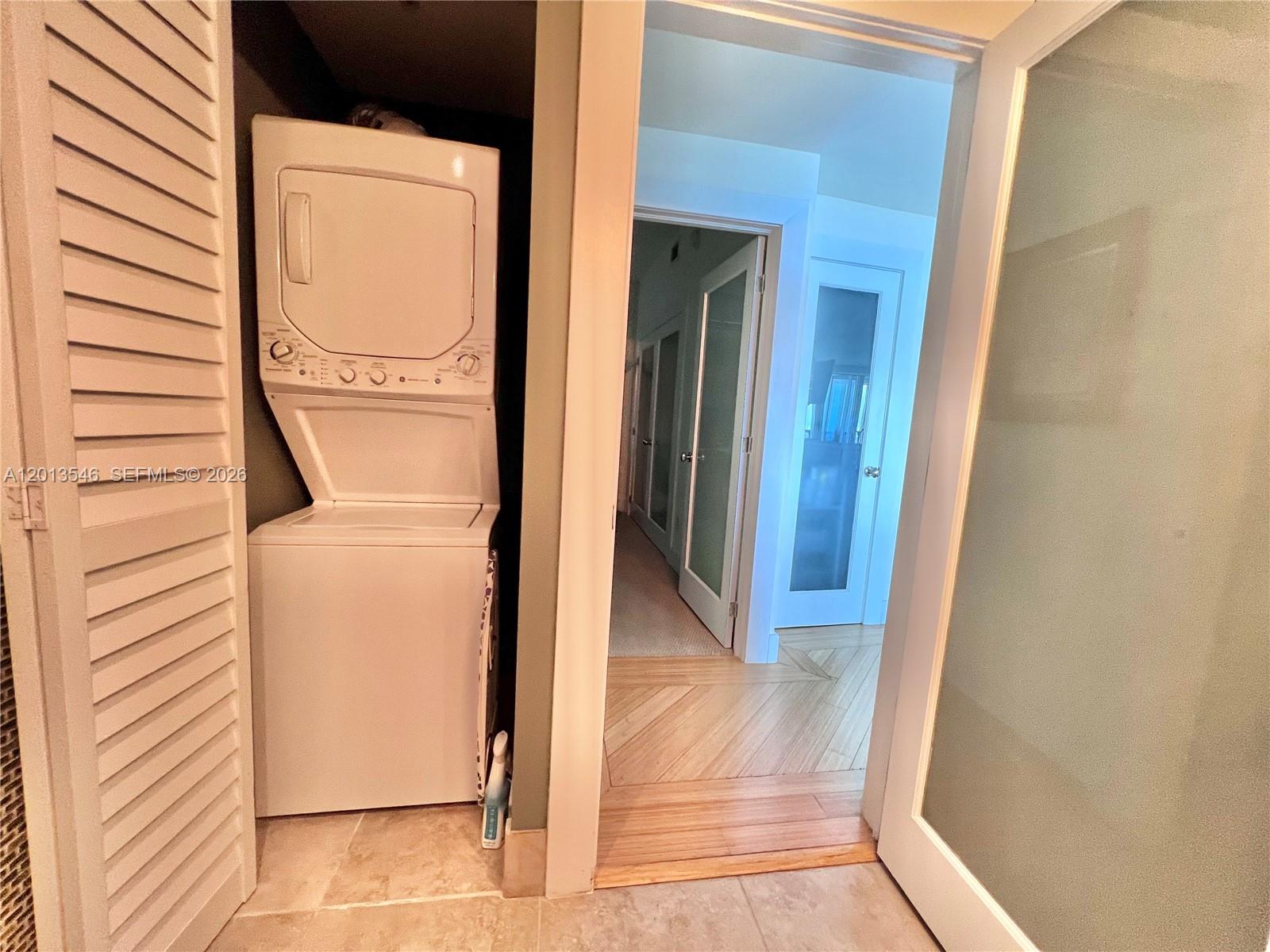 BLUE CONDO - Residential Lease