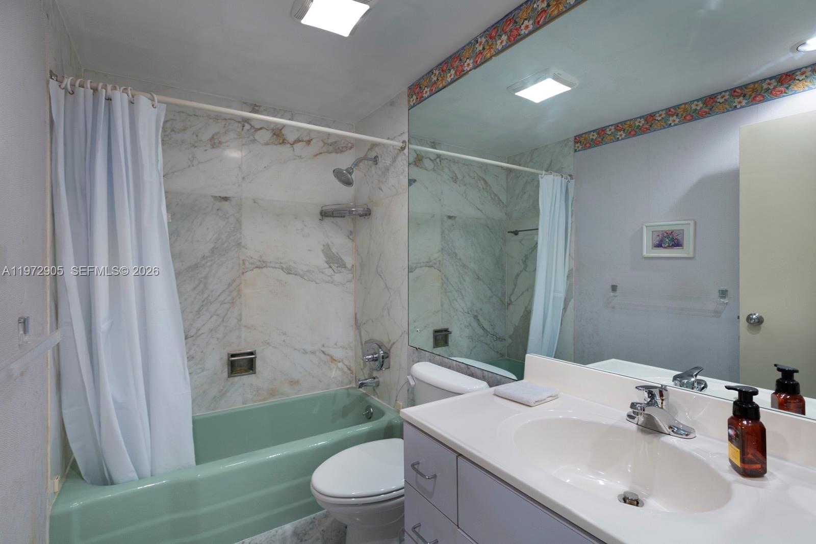 BRICKELL BAY TOWER CONDO - Residential