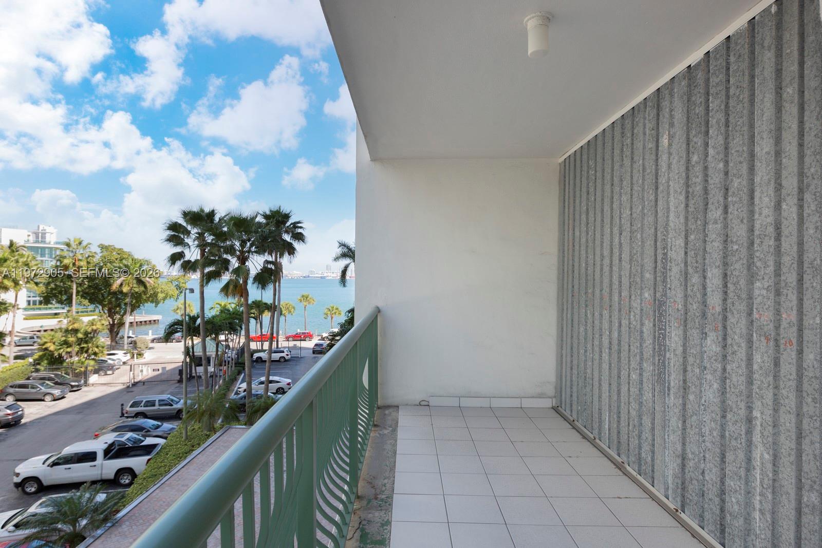 BRICKELL BAY TOWER CONDO - Residential