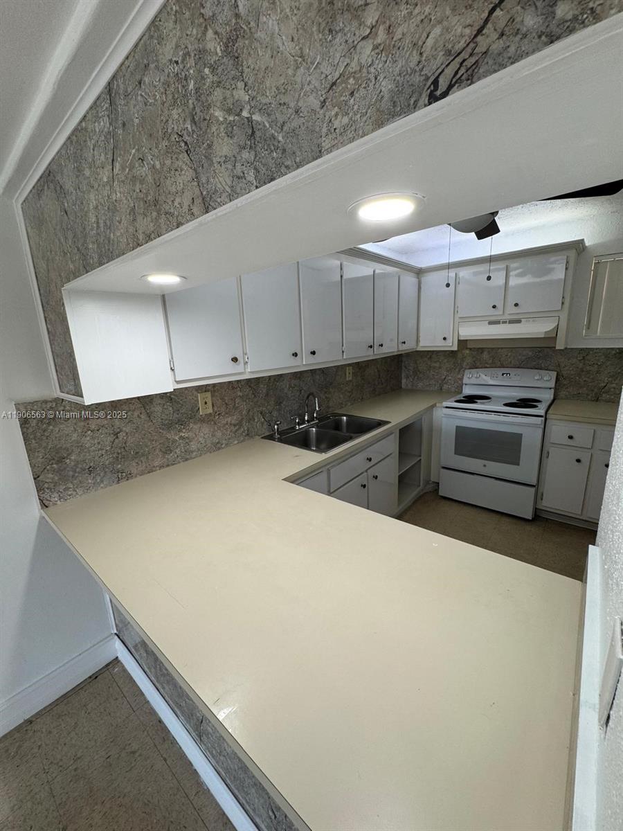 PALM-WEST GARDENS CONDO - Residential Lease