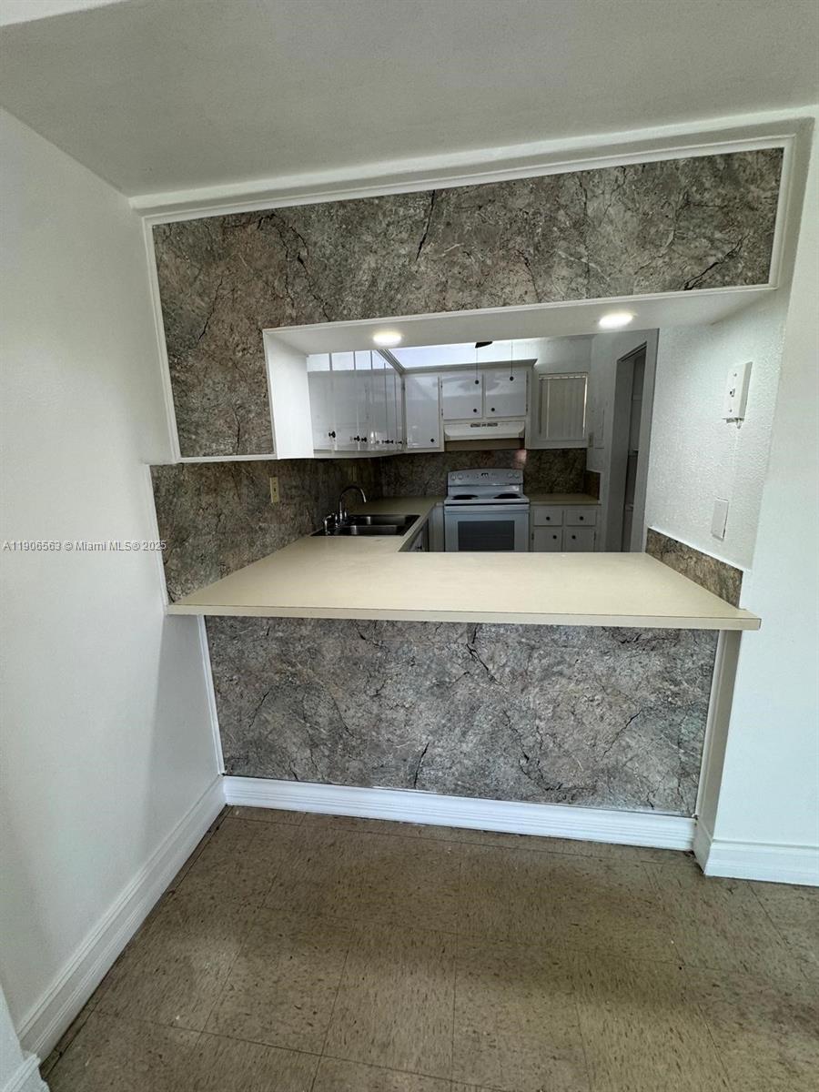 PALM-WEST GARDENS CONDO - Residential Lease