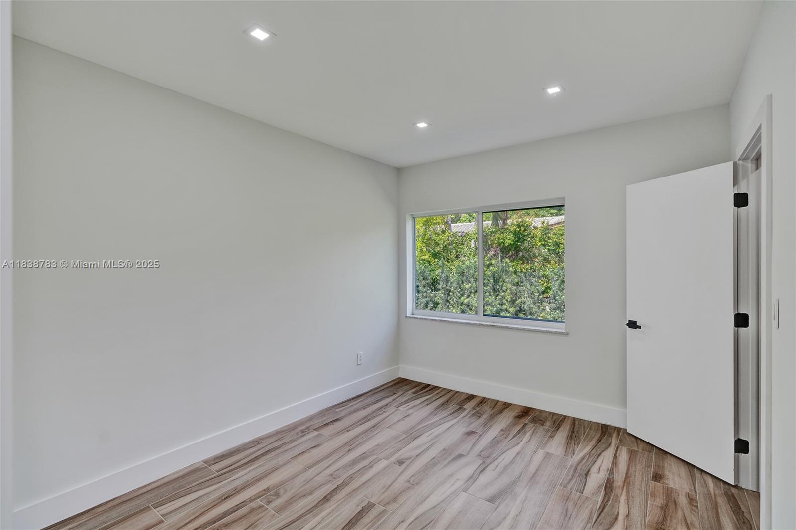 SKYLAKE MANORS - Residential Lease