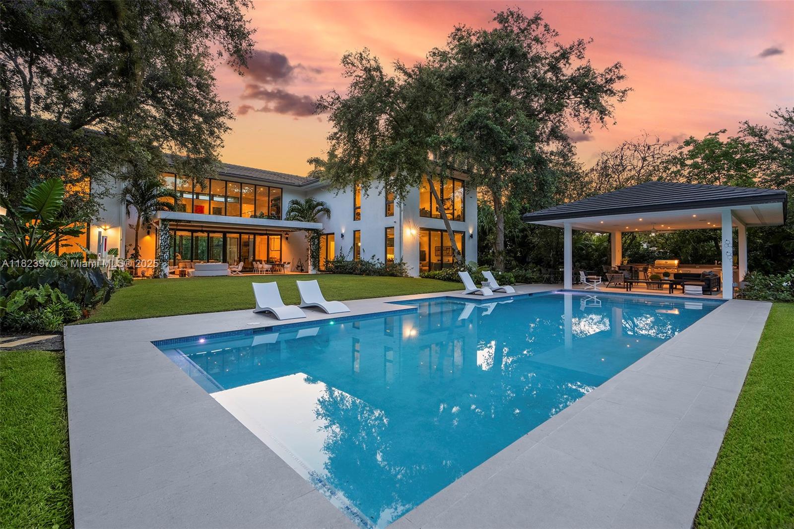 8875 SW 61st Ct, Pinecrest, FL, 33156/$9,790,000 4 8875 SW 61st Ct