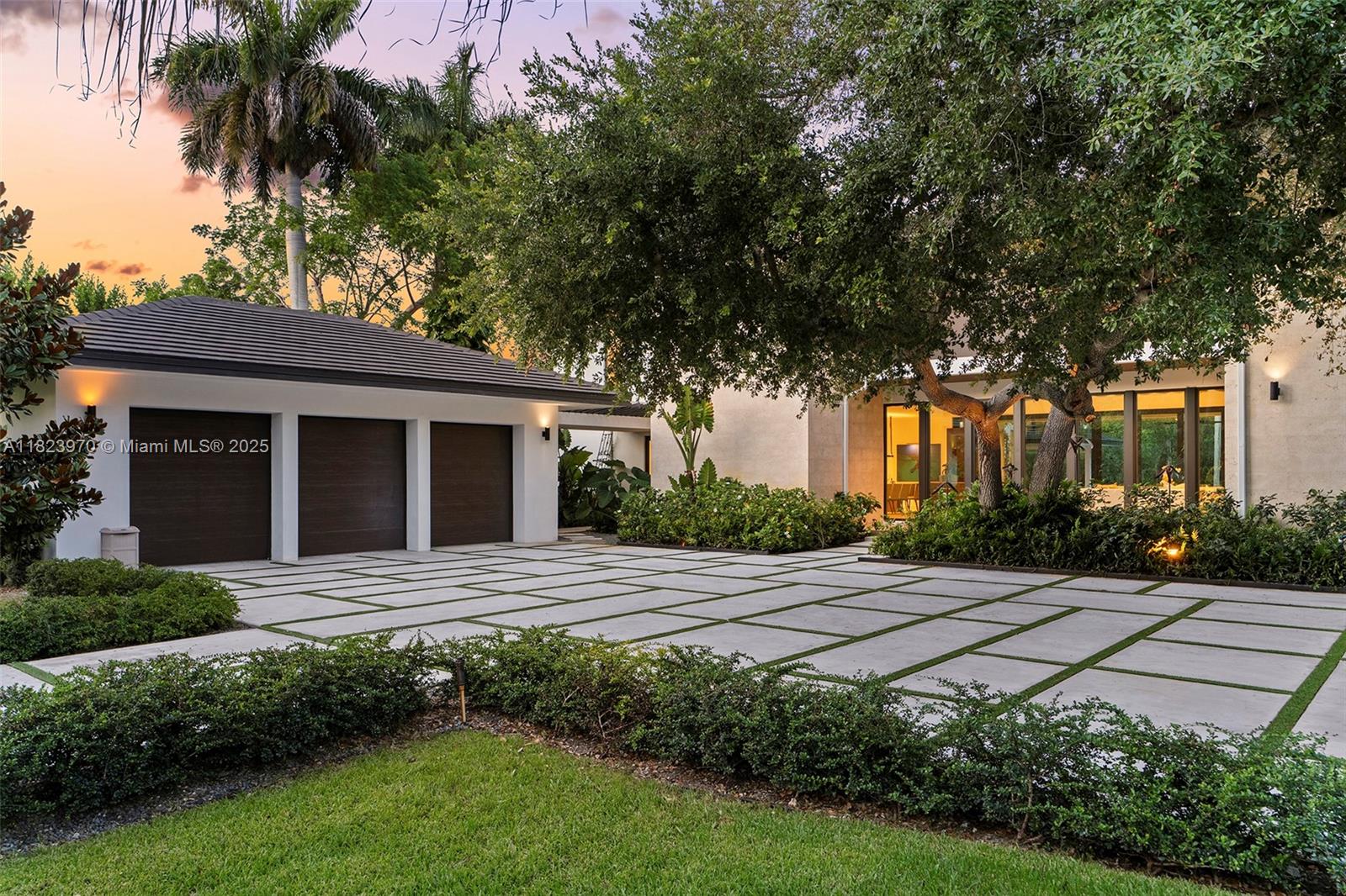 8875 SW 61st Ct, Pinecrest, FL, 33156/$9,790,000 2 8875 SW 61st Ct