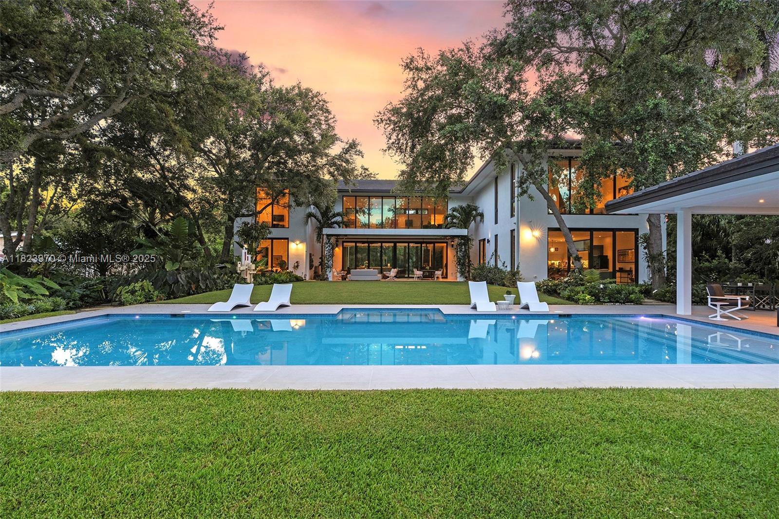 8875 SW 61st Ct, Pinecrest, FL, 33156/$9,790,000 3 8875 SW 61st Ct