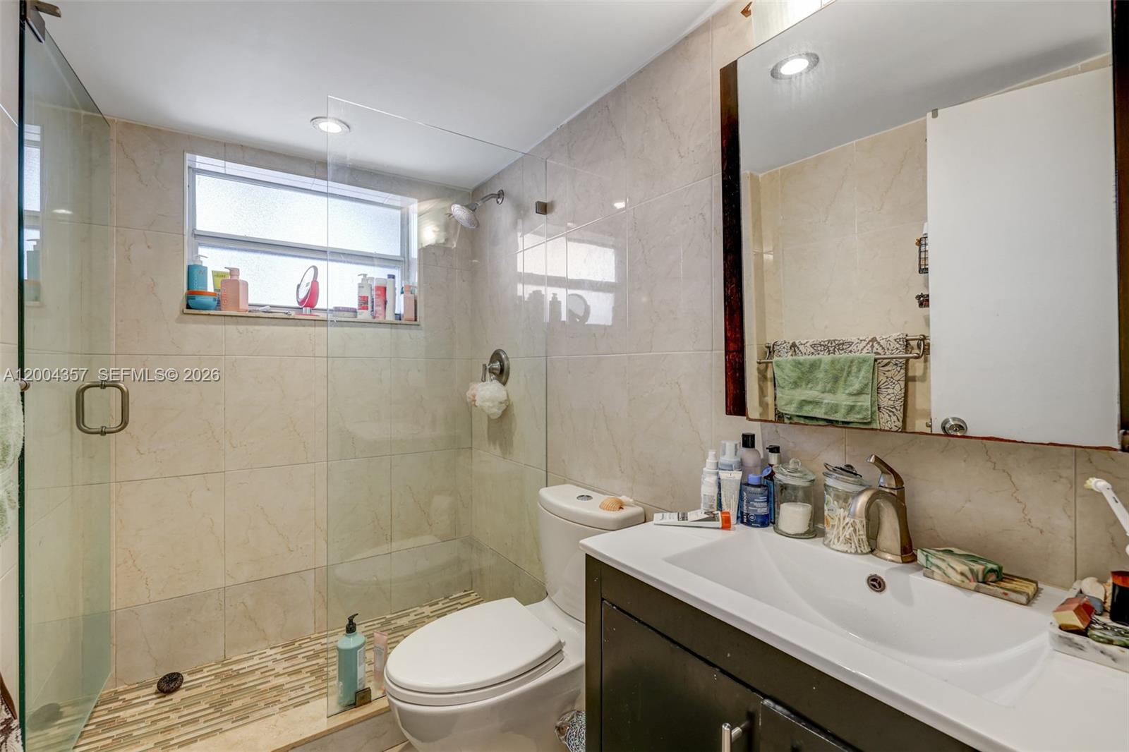 LINCOLN TOWERS CONDO - Residential Lease