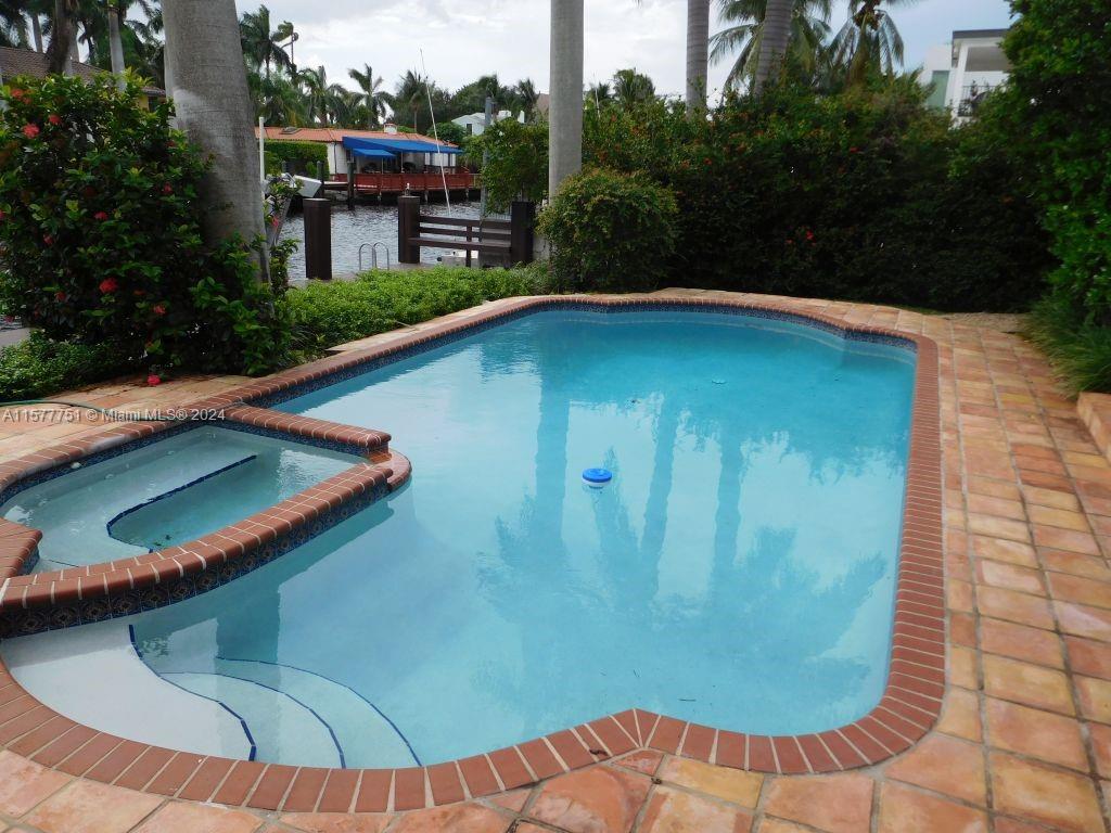 STILWELL ISLES - Residential