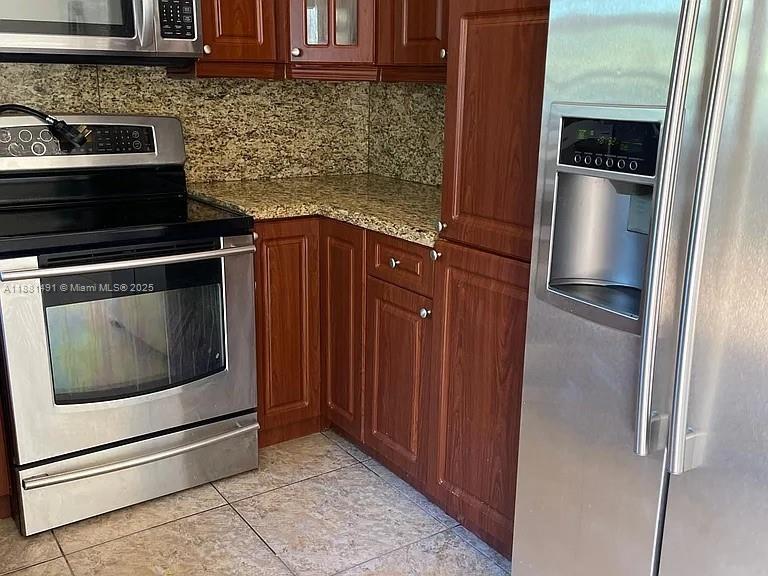RIVERSIDE FARMS - Residential