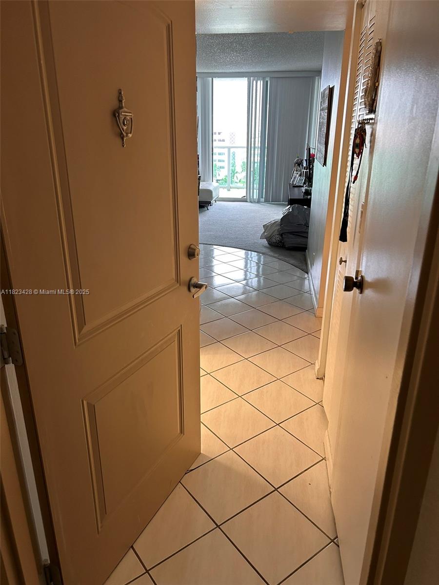 100 Bayview Dr 1030, Sunny Isles Beach, FL, 33160/$318,000 2 100 Bayview Dr 1030