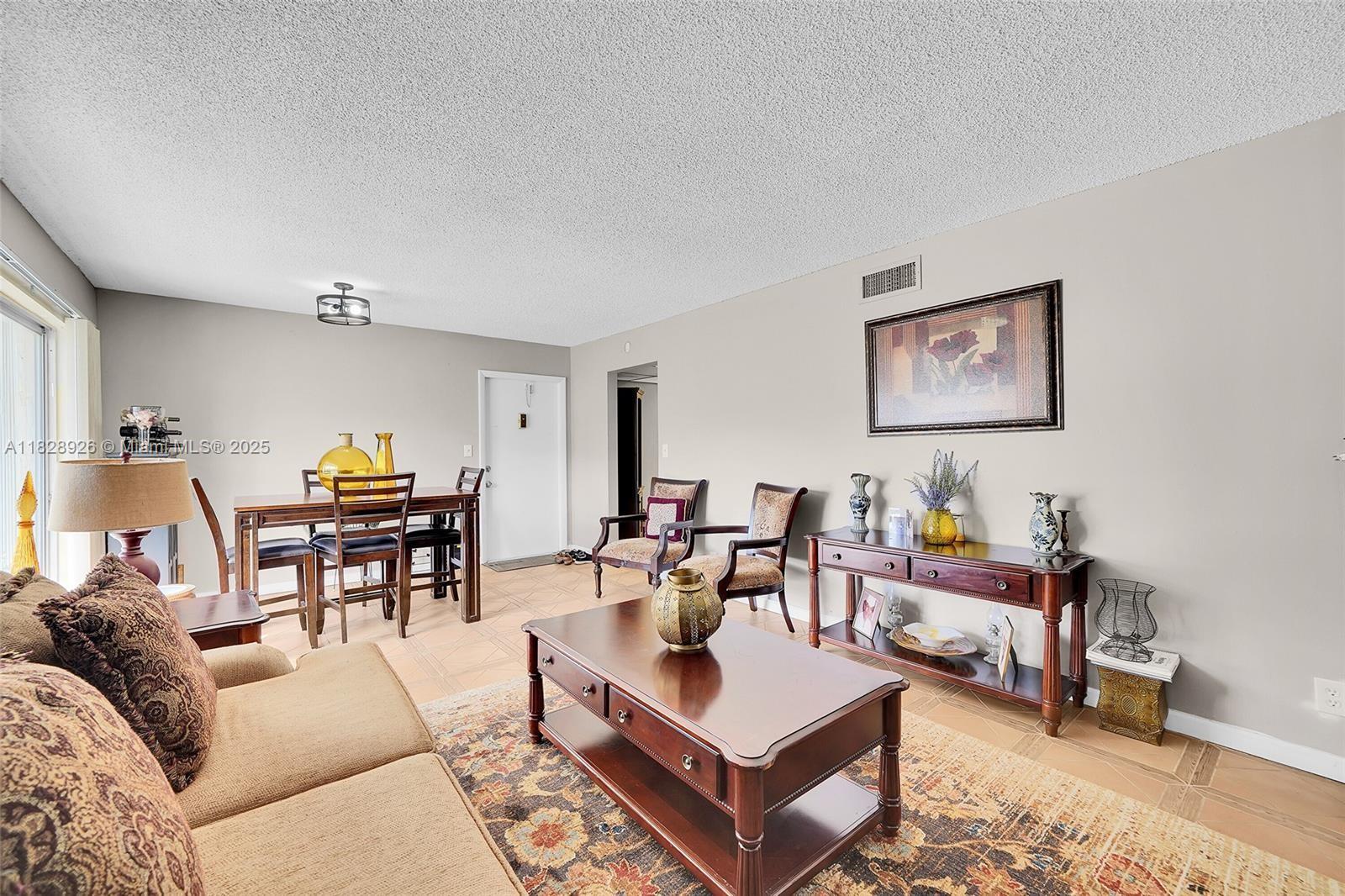 470 N Laurel Dr 3A