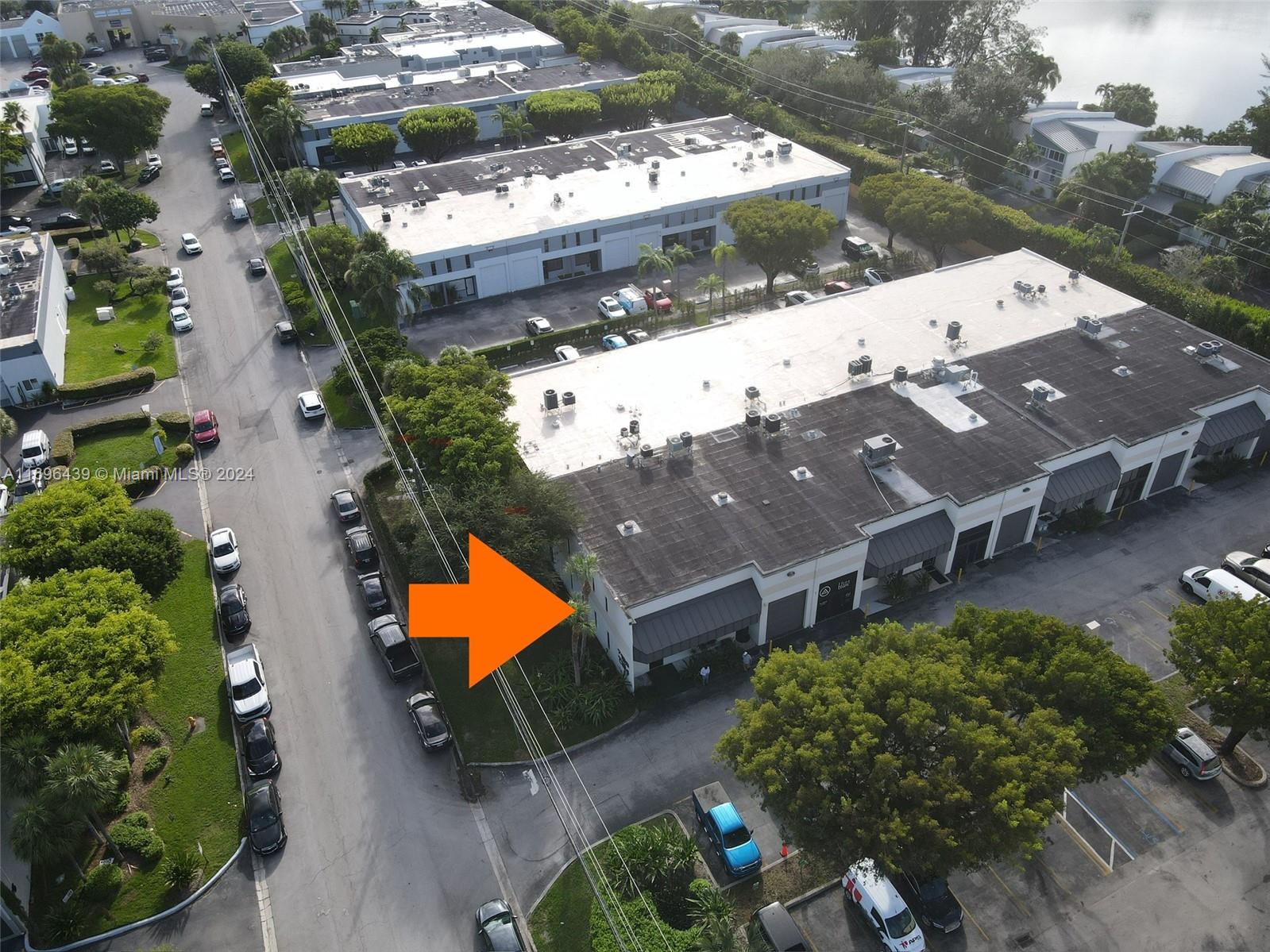 RARE OPPORTUNITY! 3100sf of flex space office/warehouse in the Bird Road/Marina Lakes district. Right off 72ave/Milam Dairy, this corner unit is elevated on a natural limestone berm, has high visibility, 6 parking spaces. Two separate entrances so its easy to lease out part of the space. Bottom Floor 2050sf and second floor 1050sf