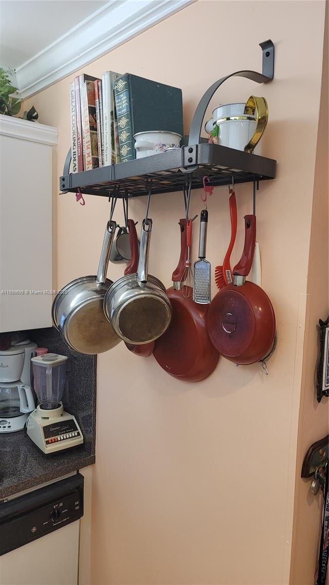 HOLLYBROOK GOLF AND - Residential