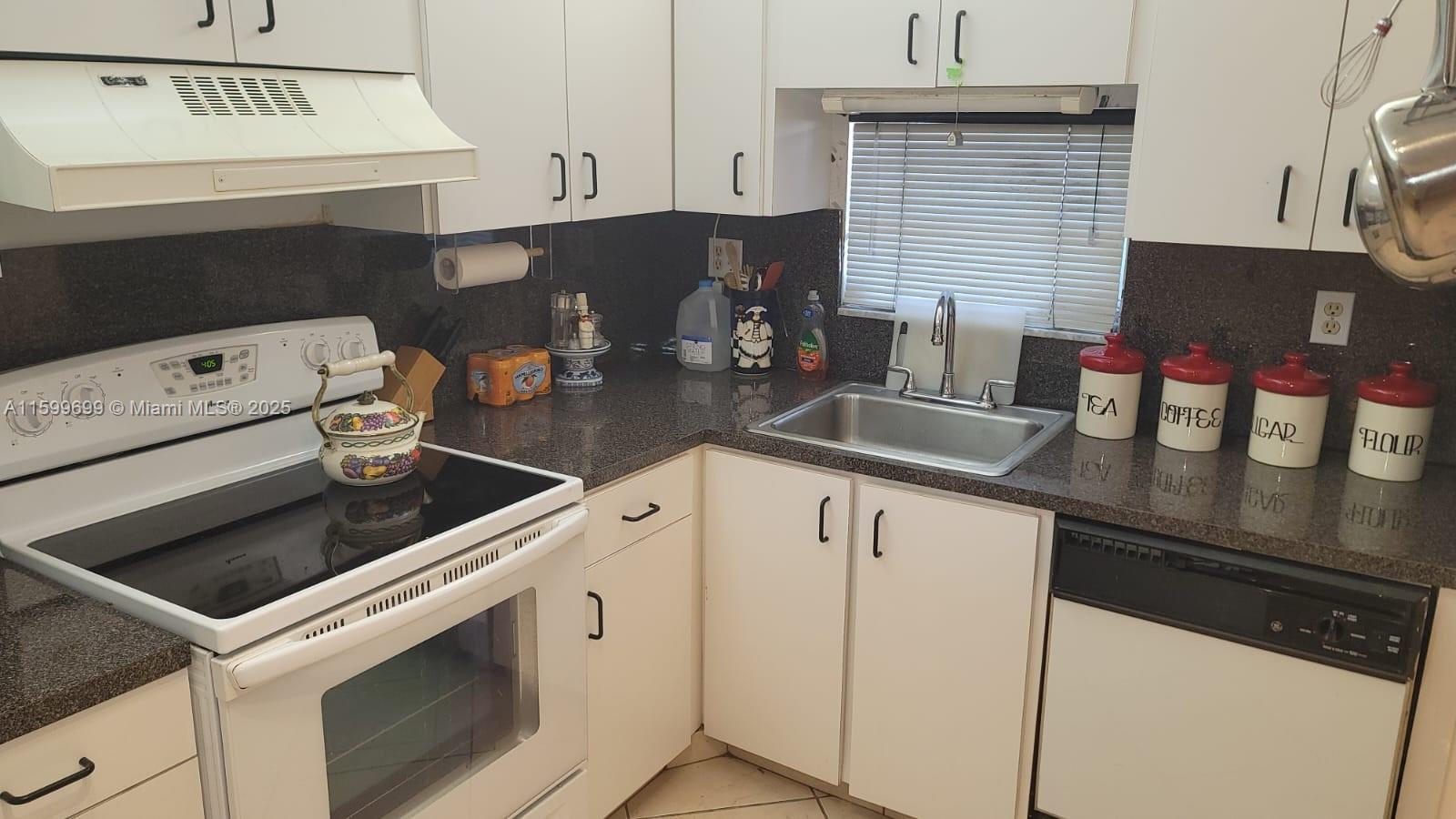 HOLLYBROOK GOLF AND - Residential