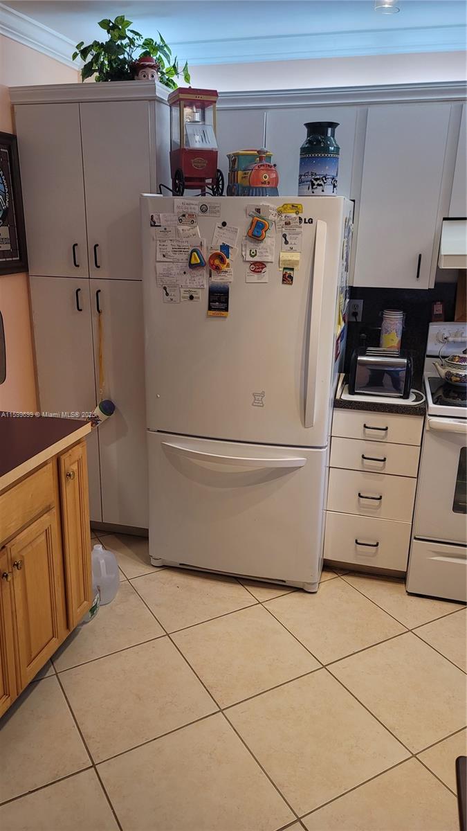 HOLLYBROOK GOLF AND - Residential