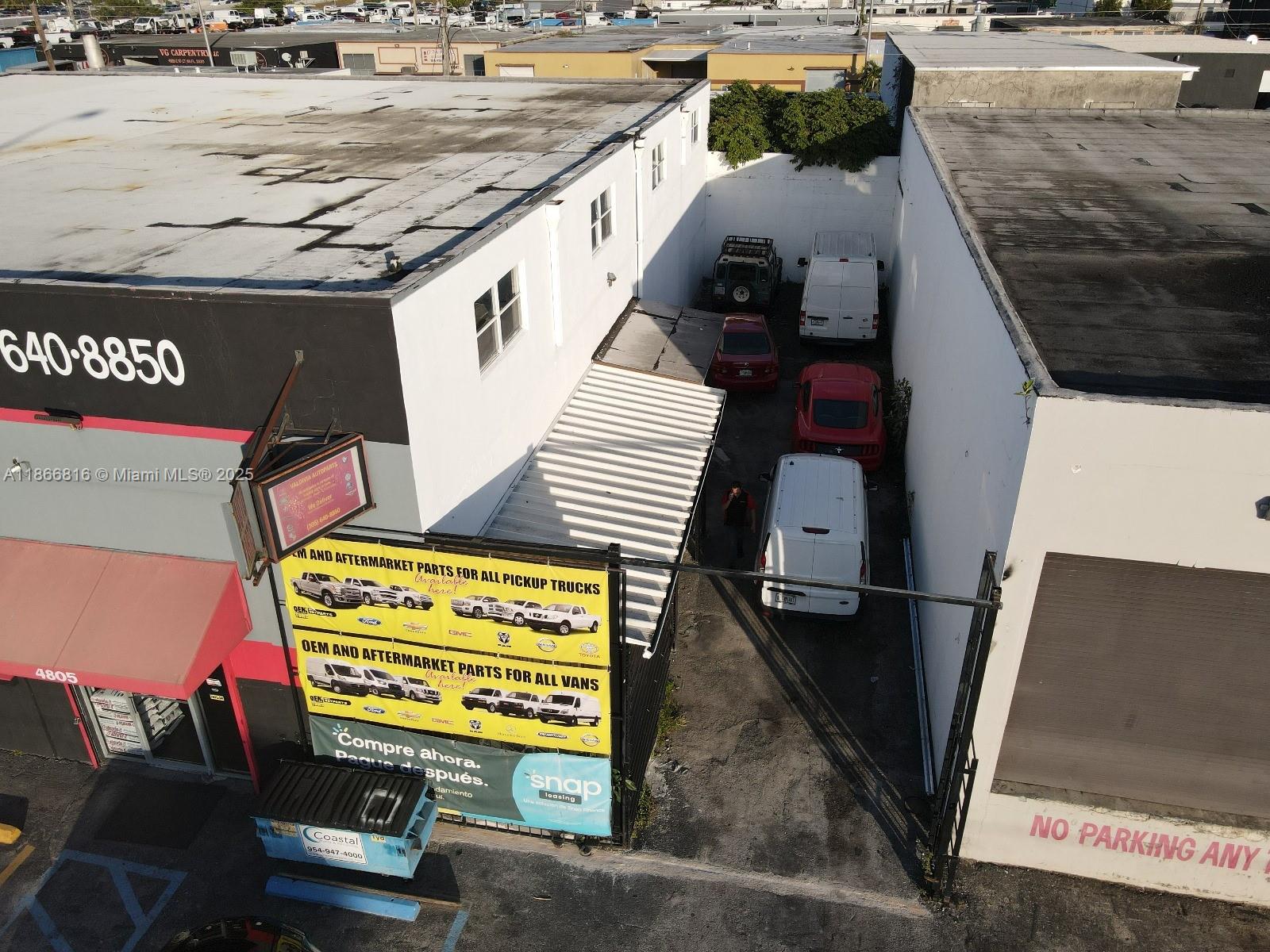 Main image without alt text