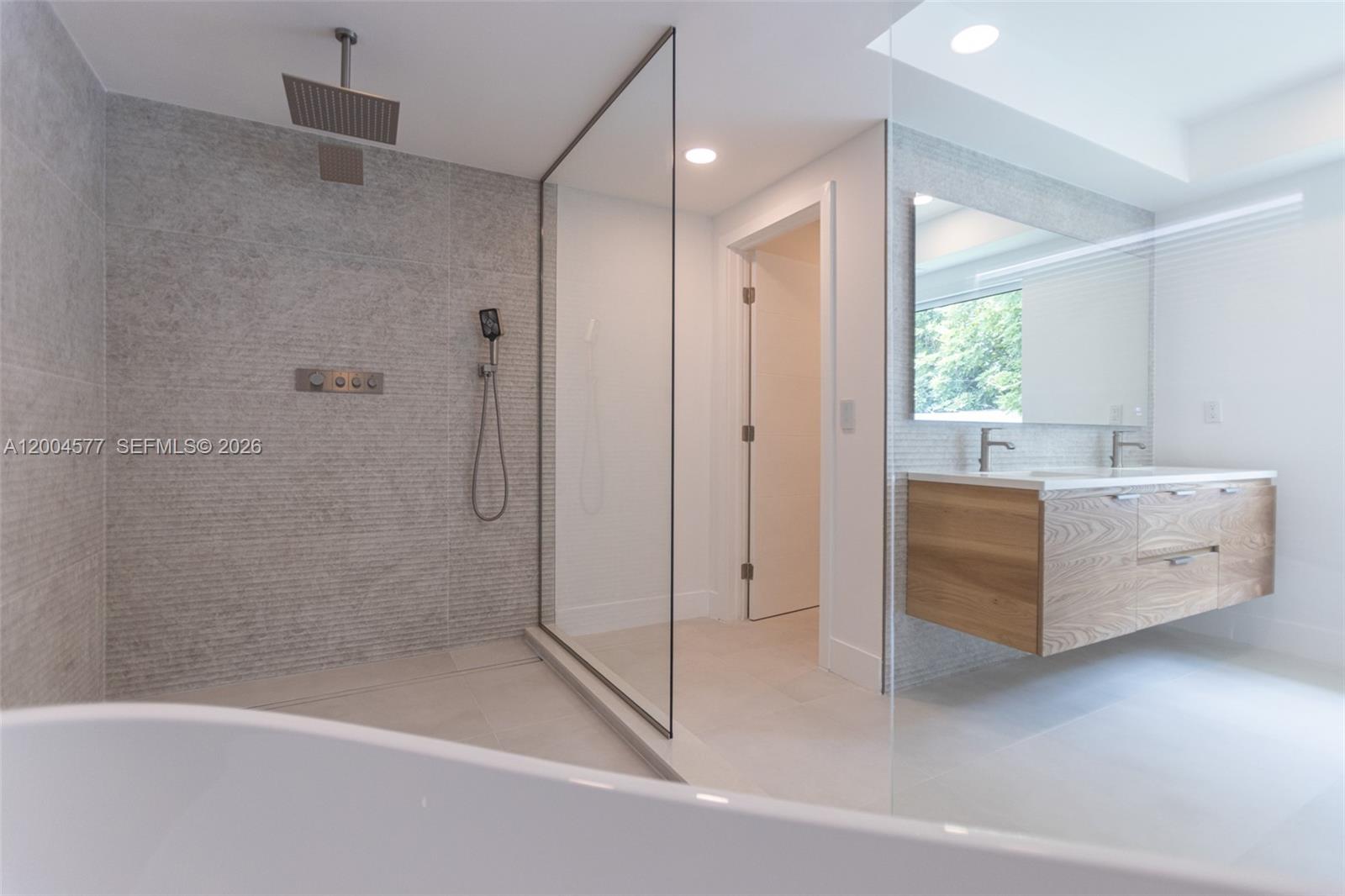 BISCAYNE POINT - Residential Lease