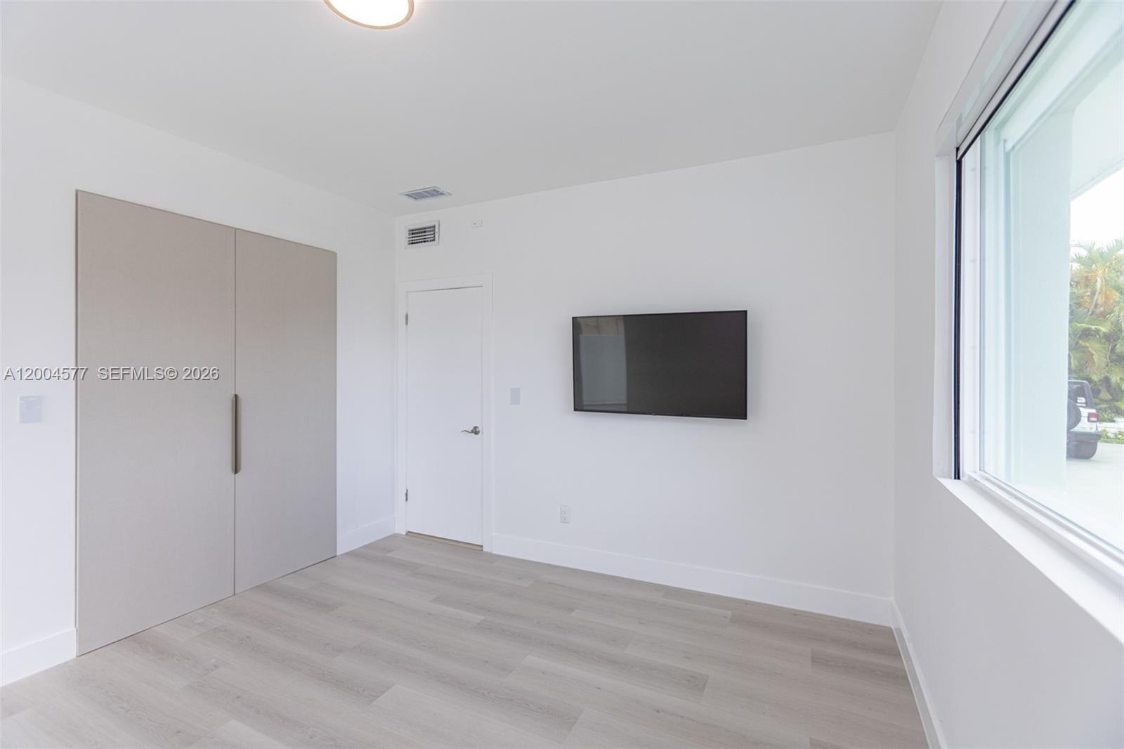 BISCAYNE POINT - Residential Lease