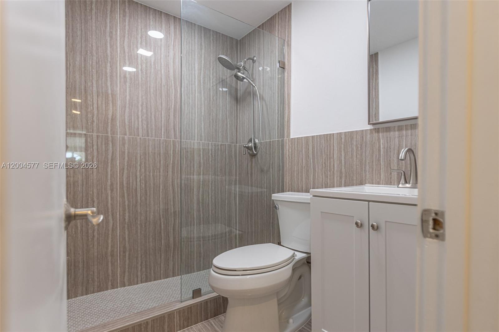 BISCAYNE POINT - Residential Lease