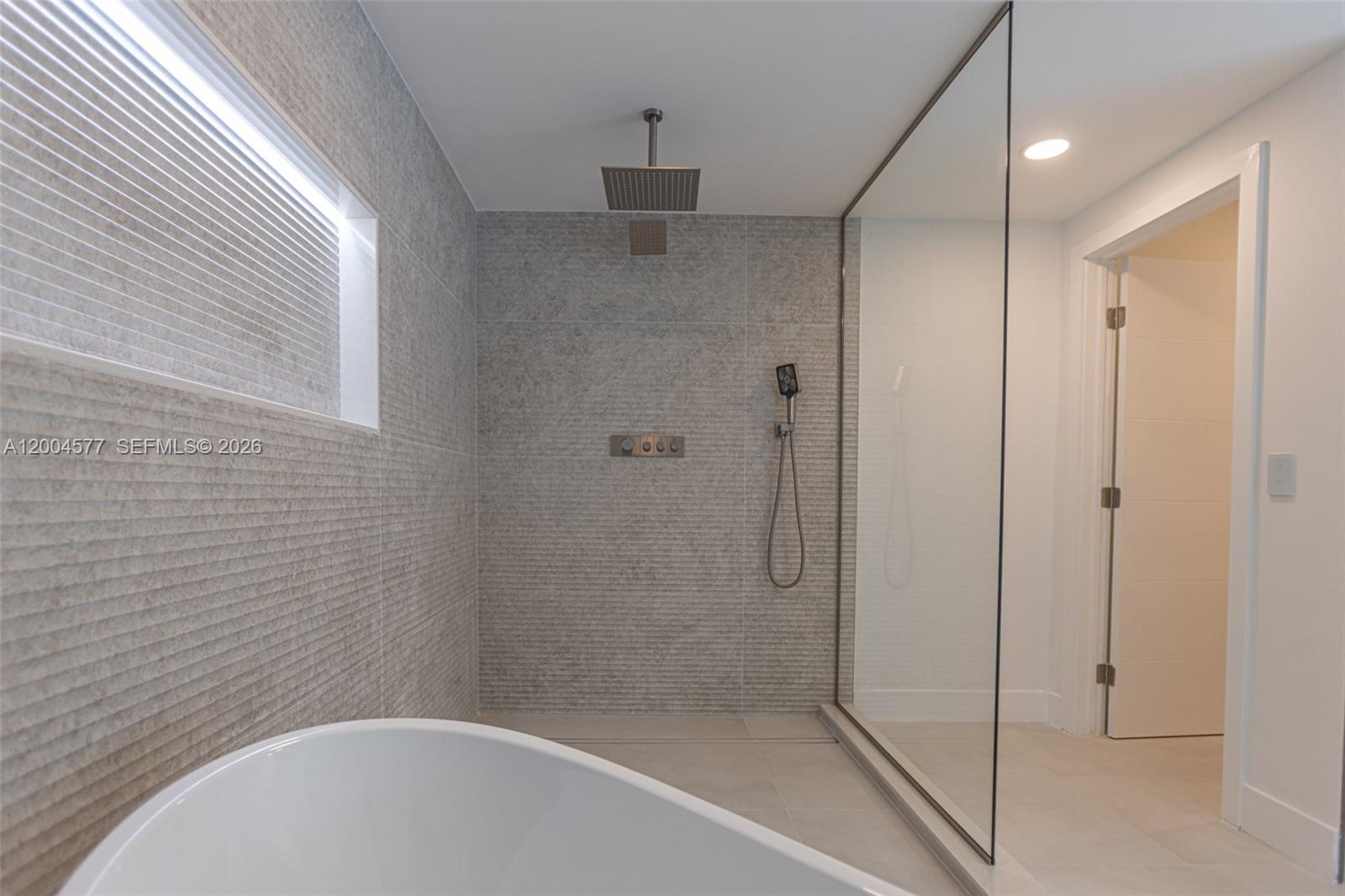 BISCAYNE POINT - Residential Lease