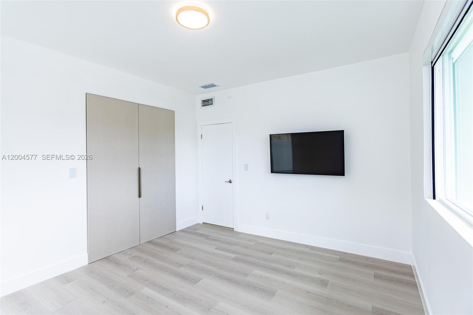 BISCAYNE POINT - Residential Lease