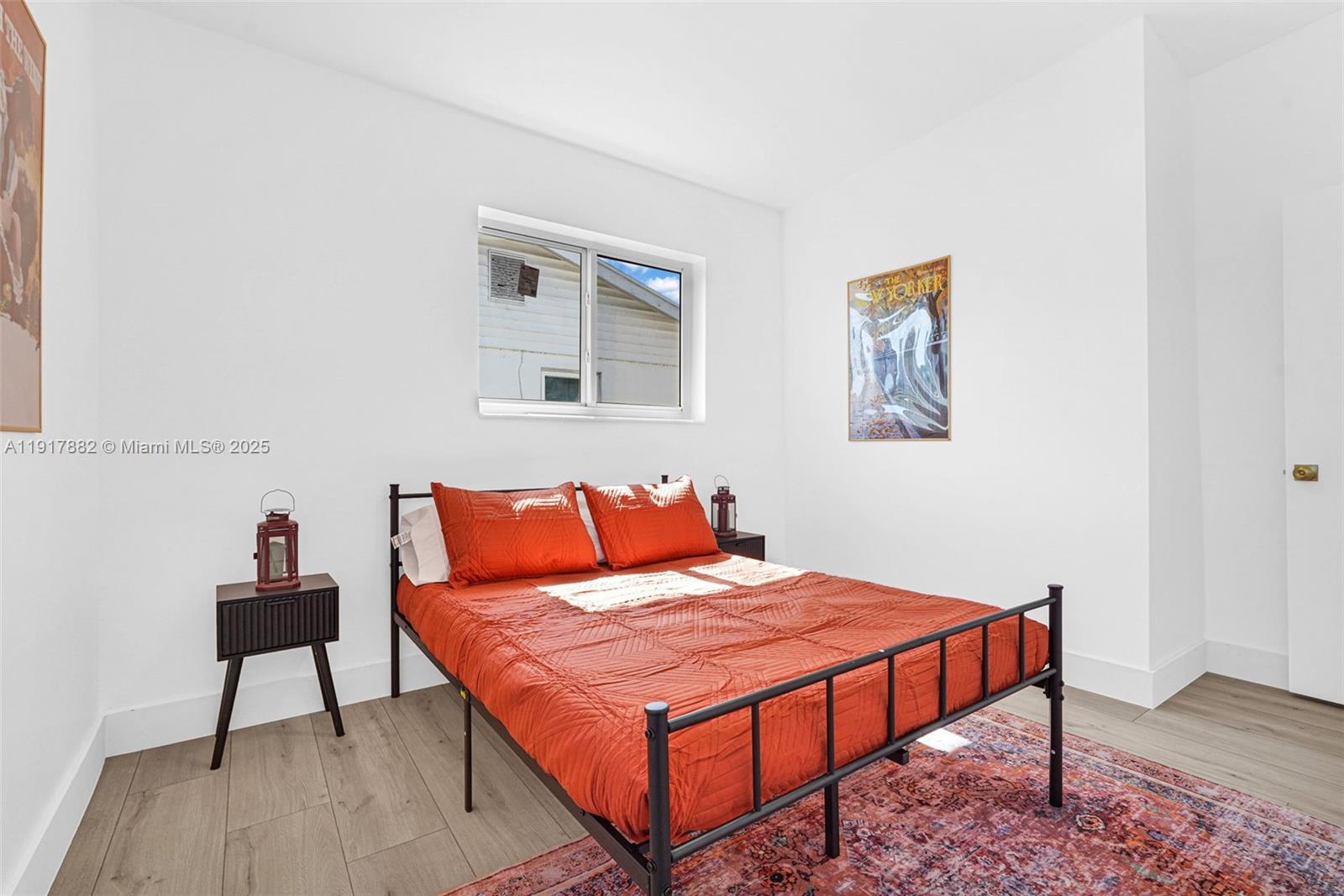 SILVER LAKE - Residential