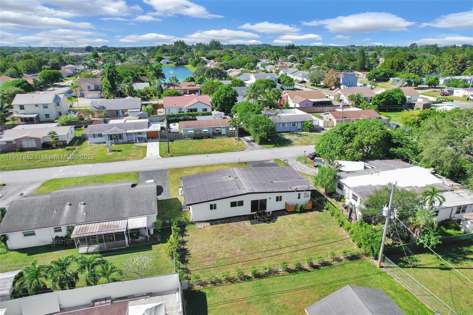 SILVER LAKE - Residential