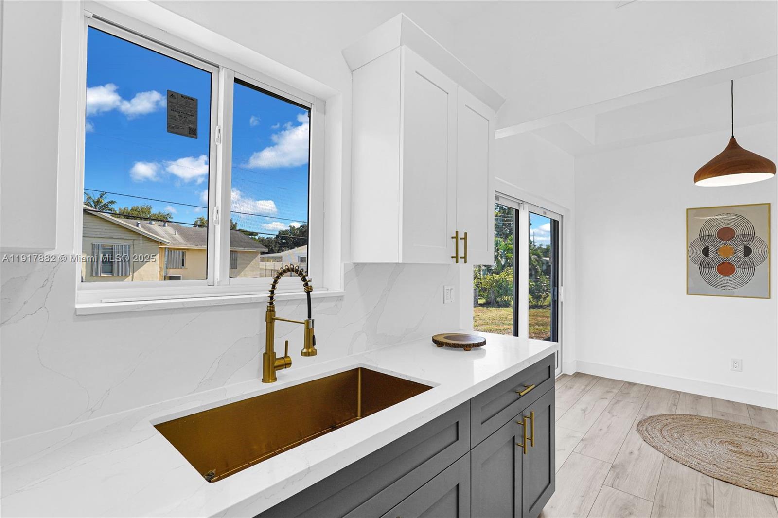 SILVER LAKE - Residential