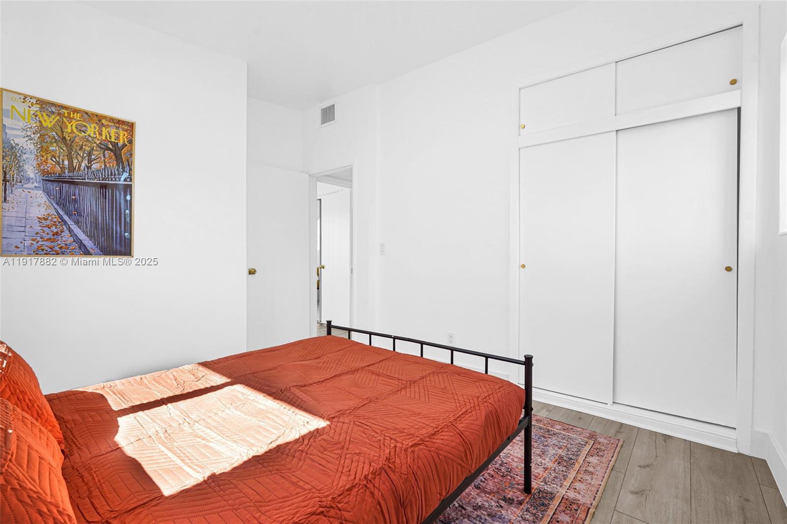 SILVER LAKE - Residential