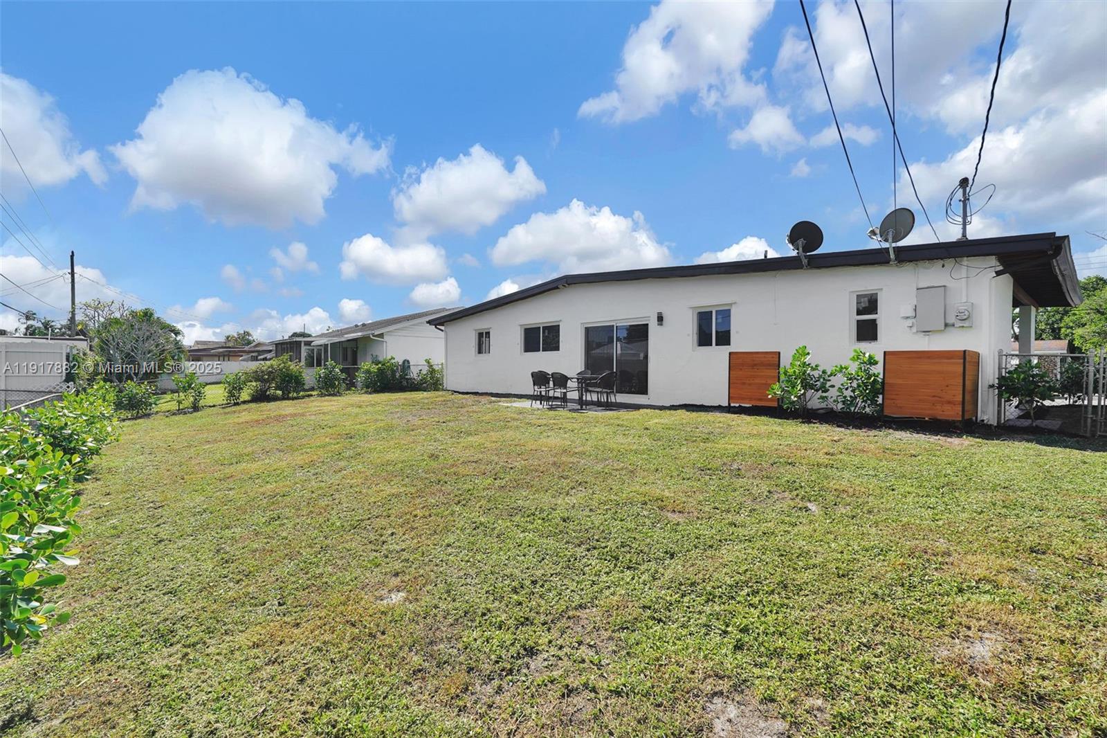 SILVER LAKE - Residential