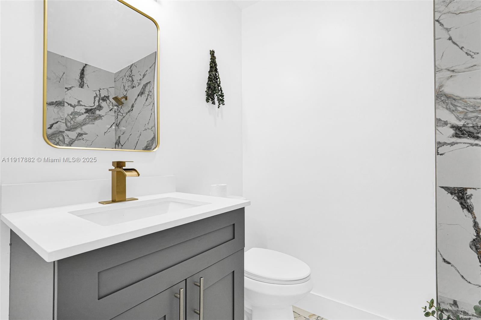 SILVER LAKE - Residential