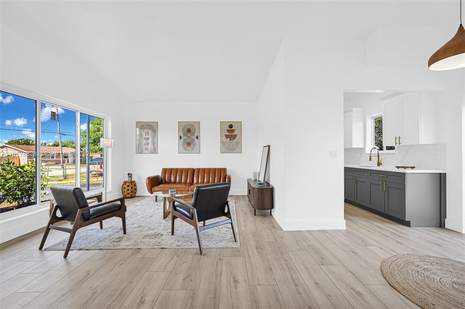 SILVER LAKE - Residential