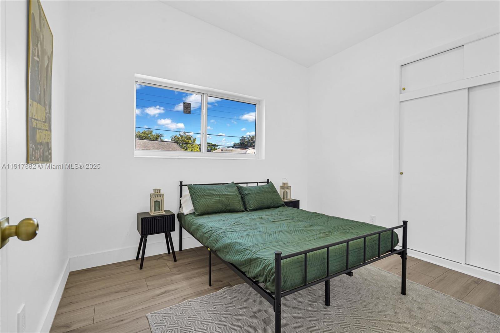 SILVER LAKE - Residential