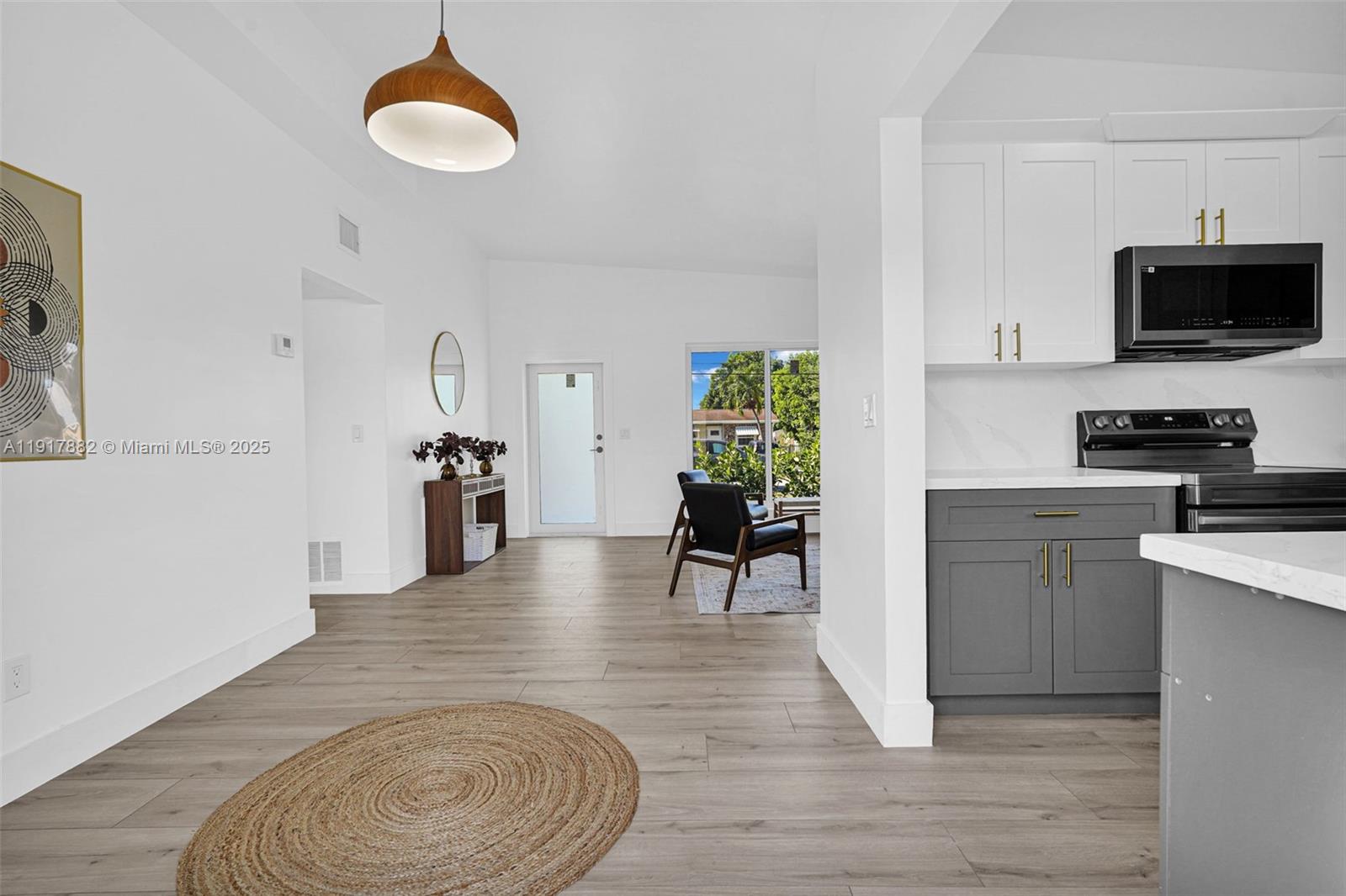 SILVER LAKE - Residential