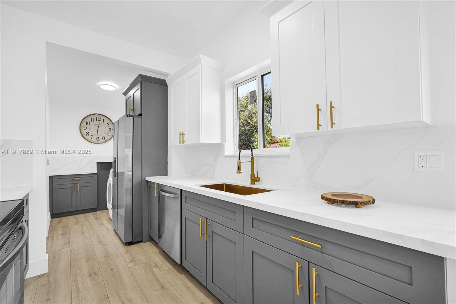 SILVER LAKE - Residential