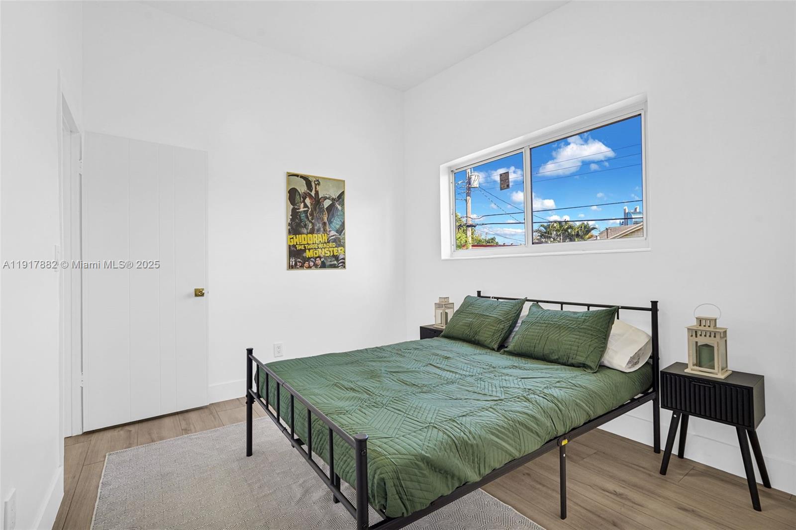 SILVER LAKE - Residential