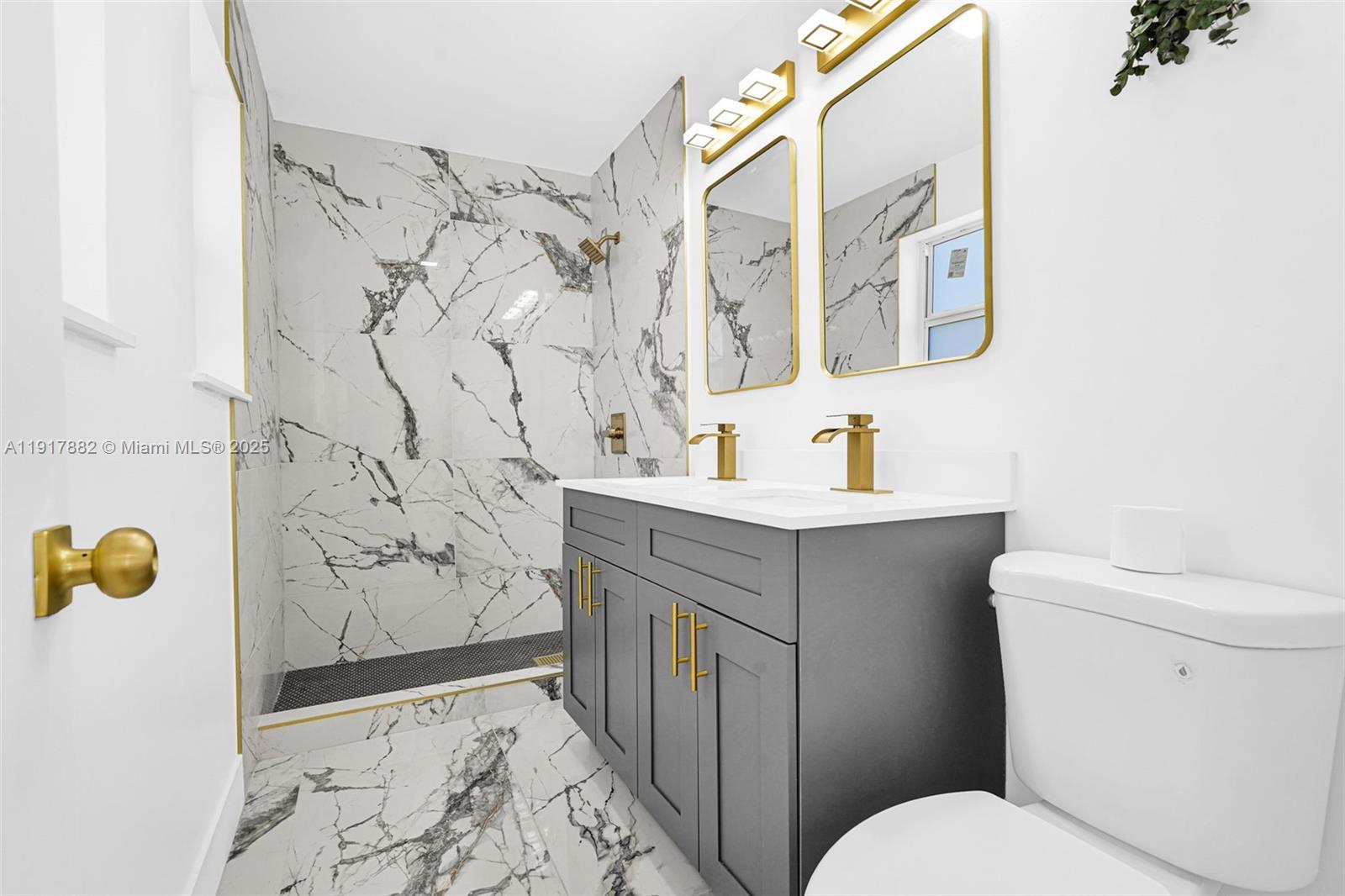 SILVER LAKE - Residential