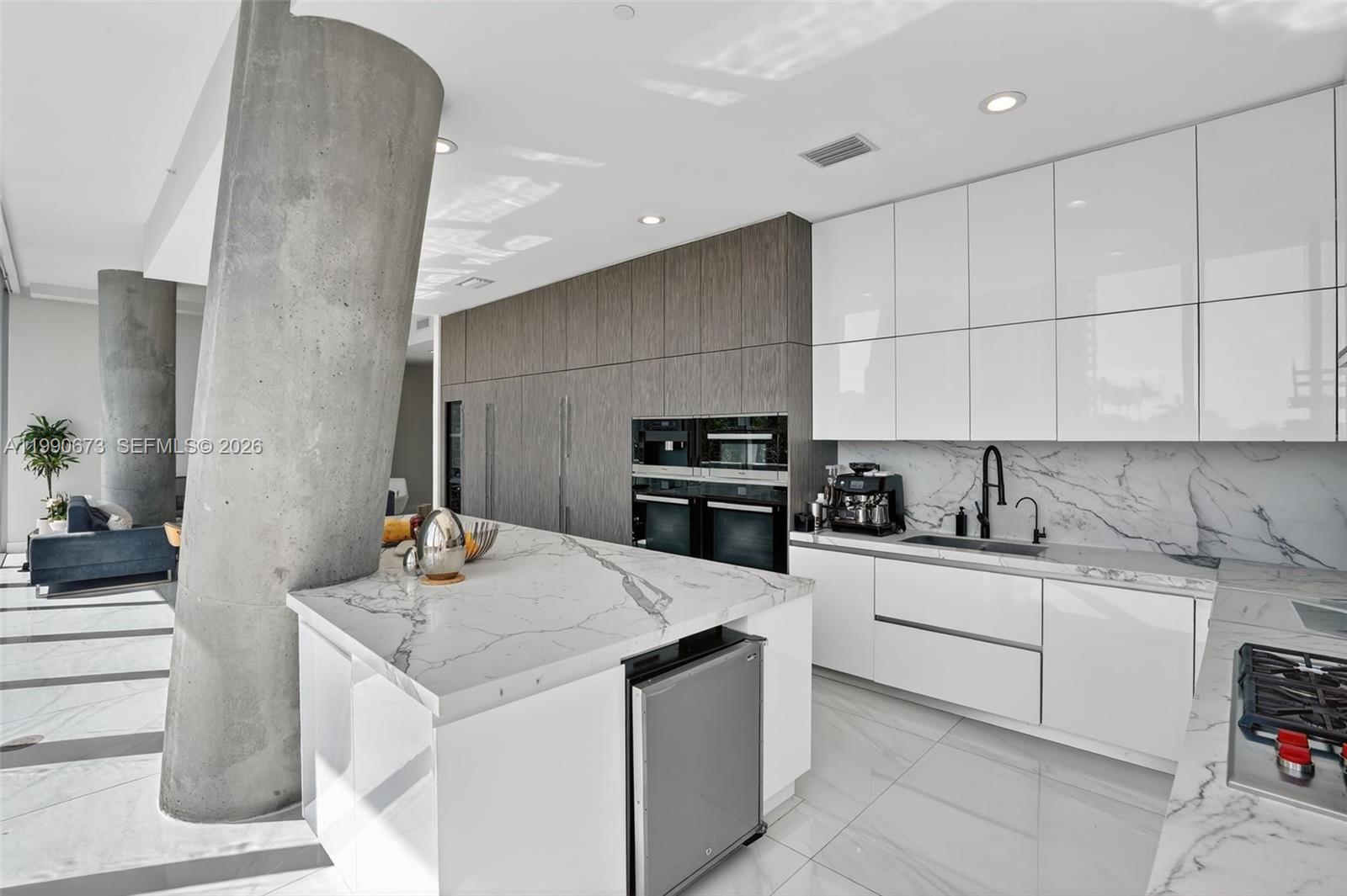 DINNER KEY - Residential