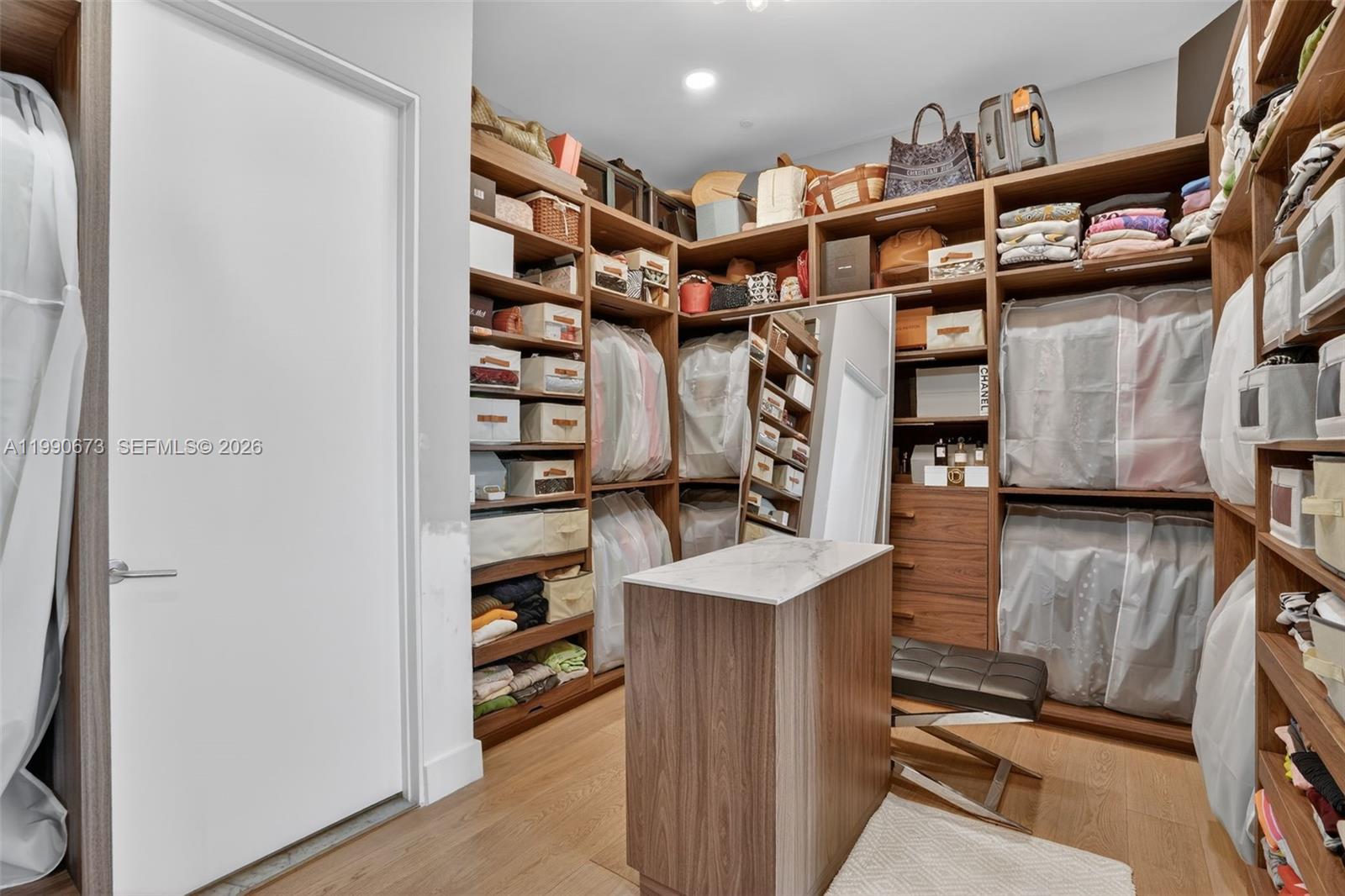 DINNER KEY - Residential