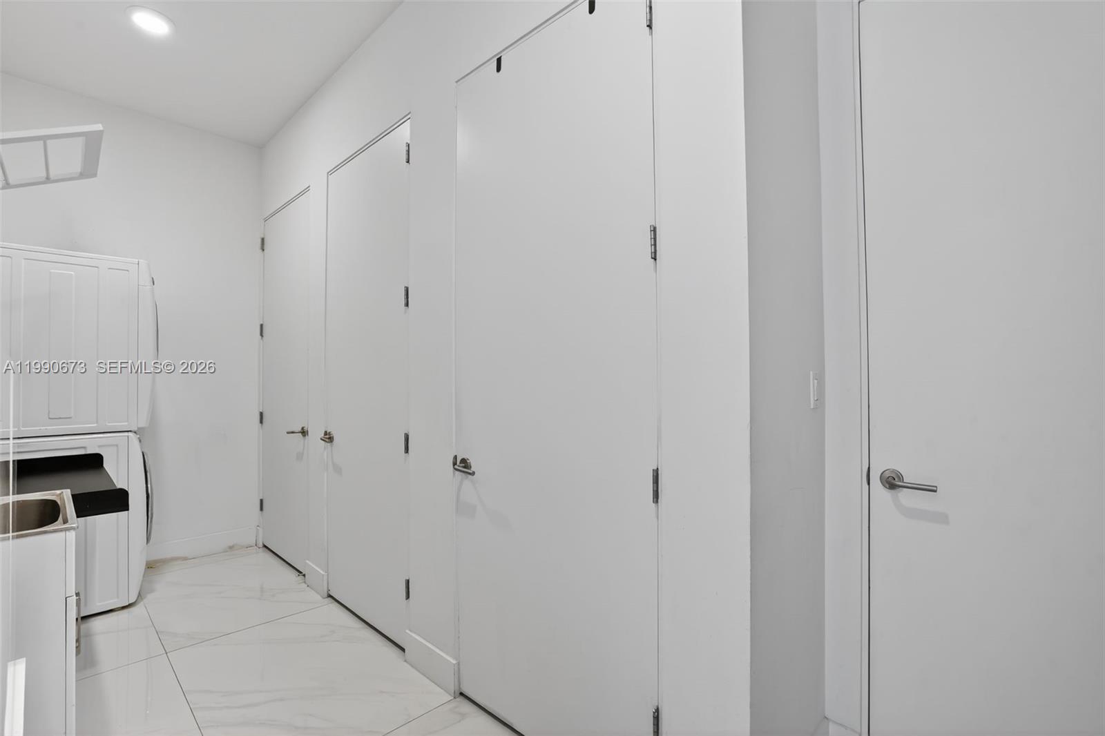 DINNER KEY - Residential