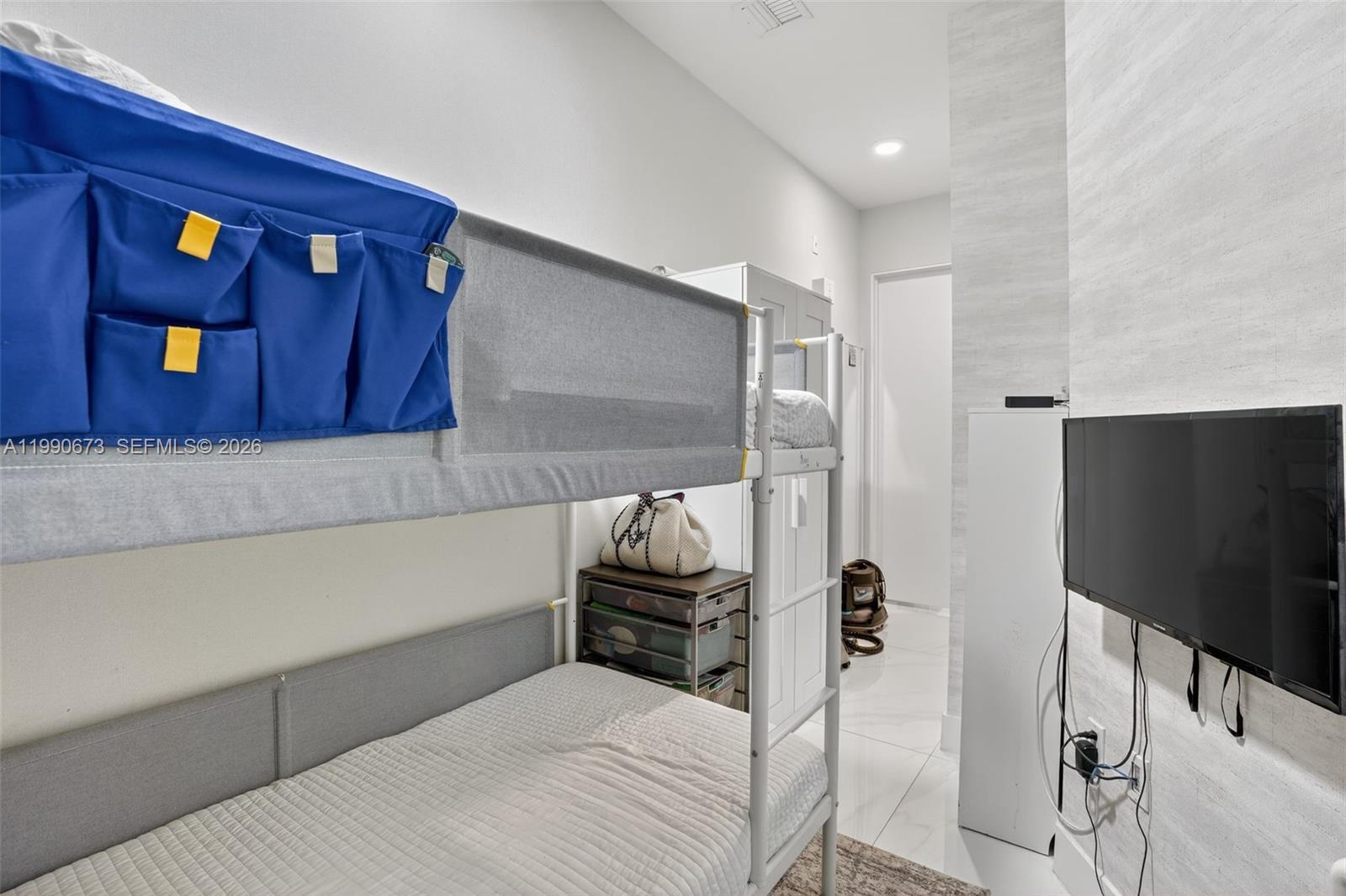 DINNER KEY - Residential