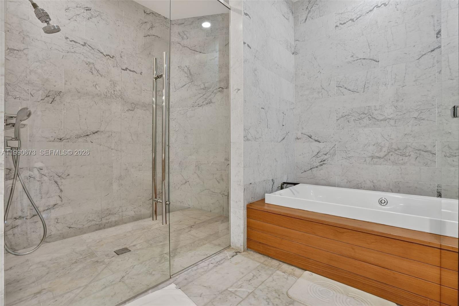 DINNER KEY - Residential