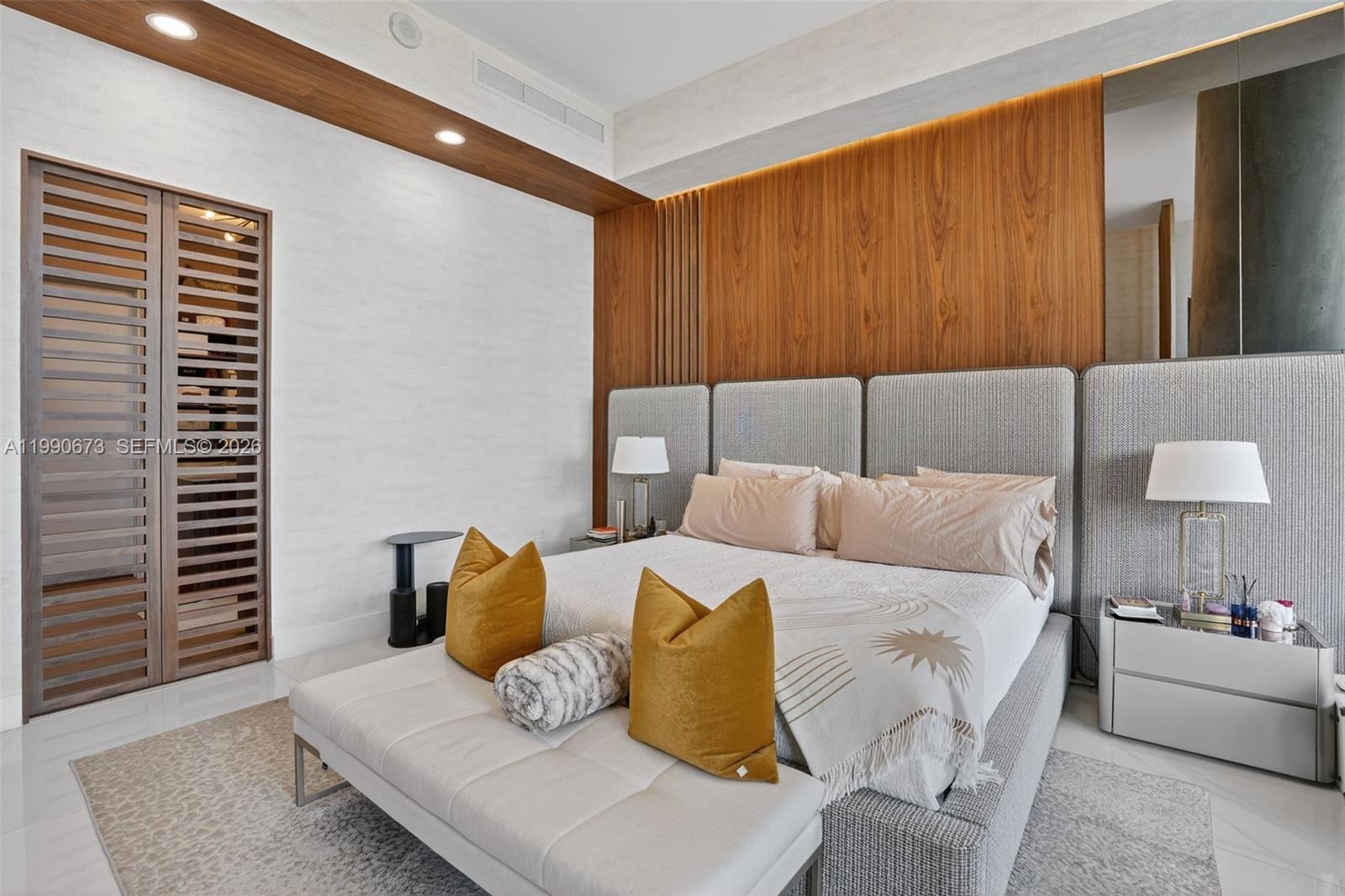 DINNER KEY - Residential