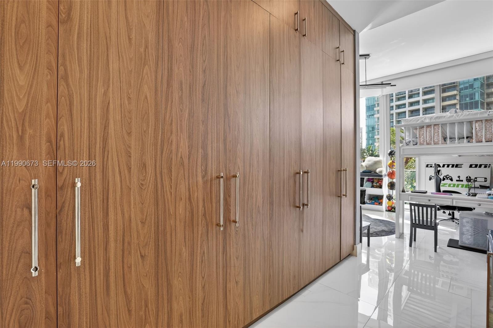 DINNER KEY - Residential