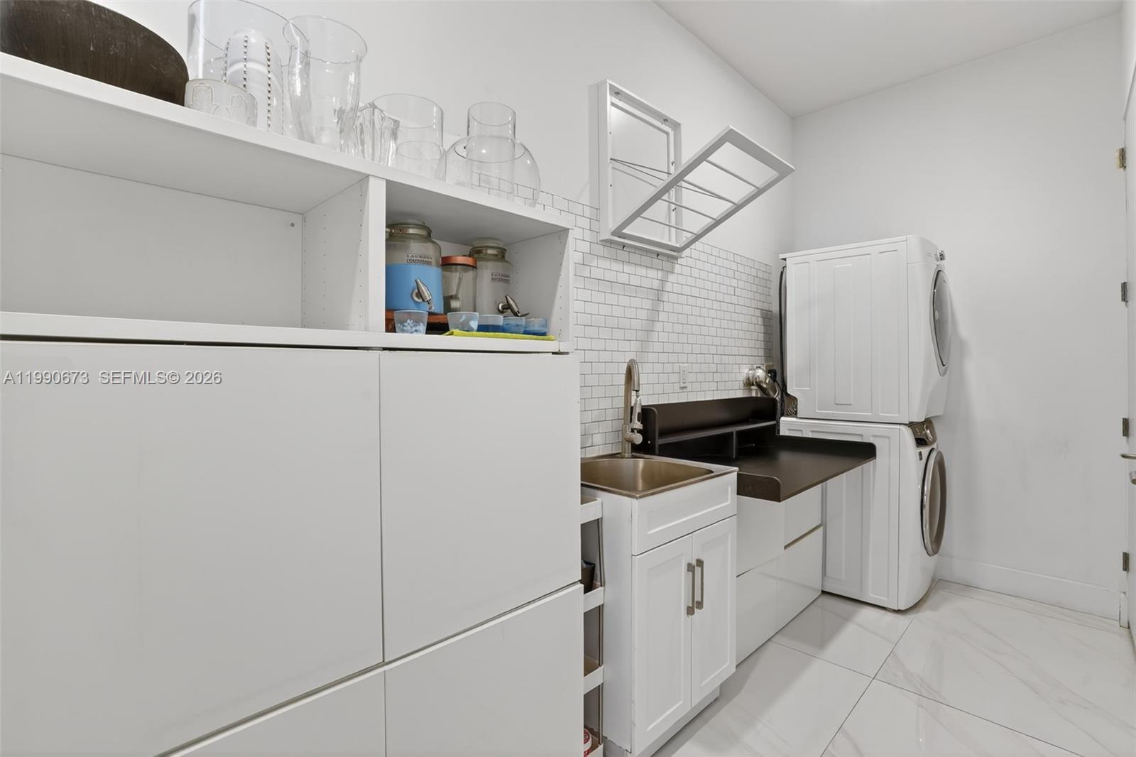 DINNER KEY - Residential