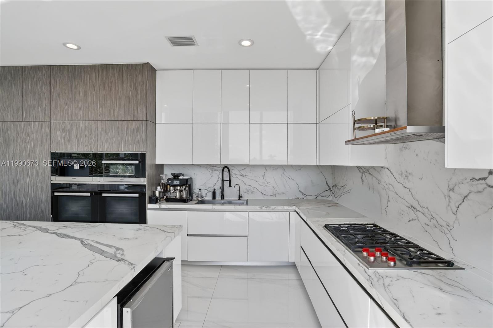 DINNER KEY - Residential