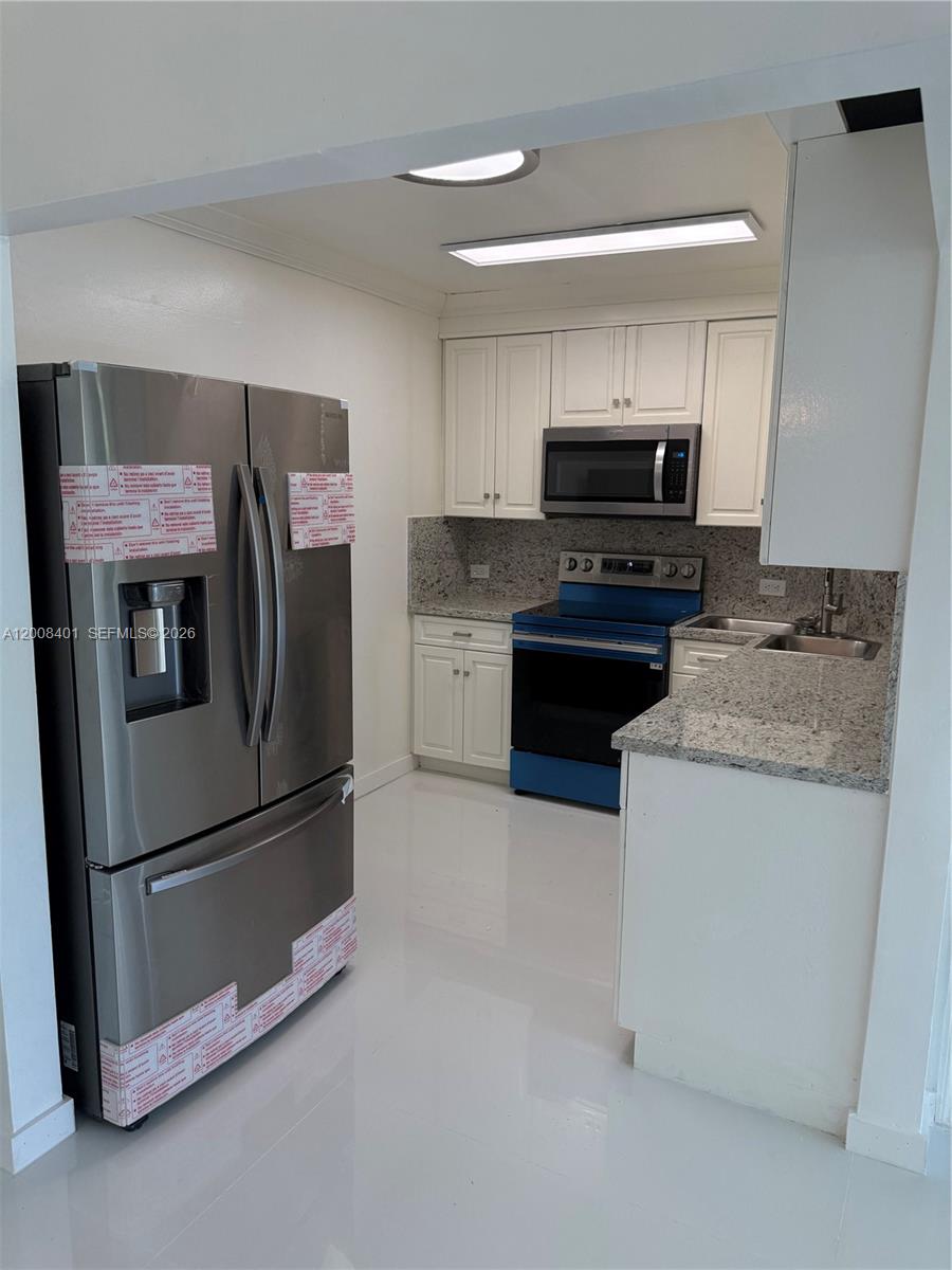 RUNAWAY BAY CONDO - Residential