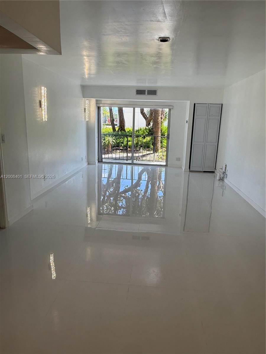 RUNAWAY BAY CONDO - Residential